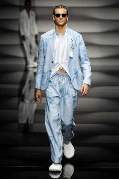 Look 25